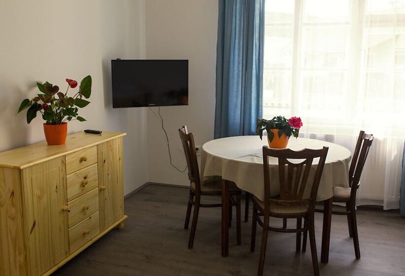 Апартаменты 1 Спальня, Zoopark Zelčín