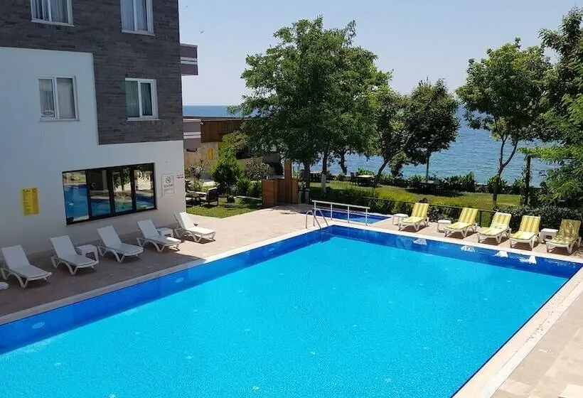 景色の見えるスタンダード４人部屋, Troas Beach