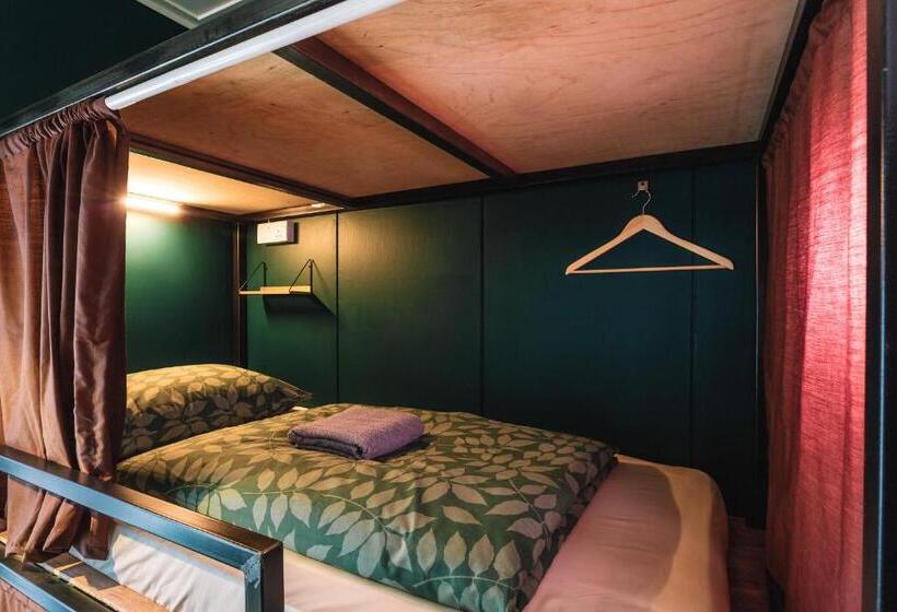 Номер Стандарт Четырехместный Совместный Санузел, Heahtitude