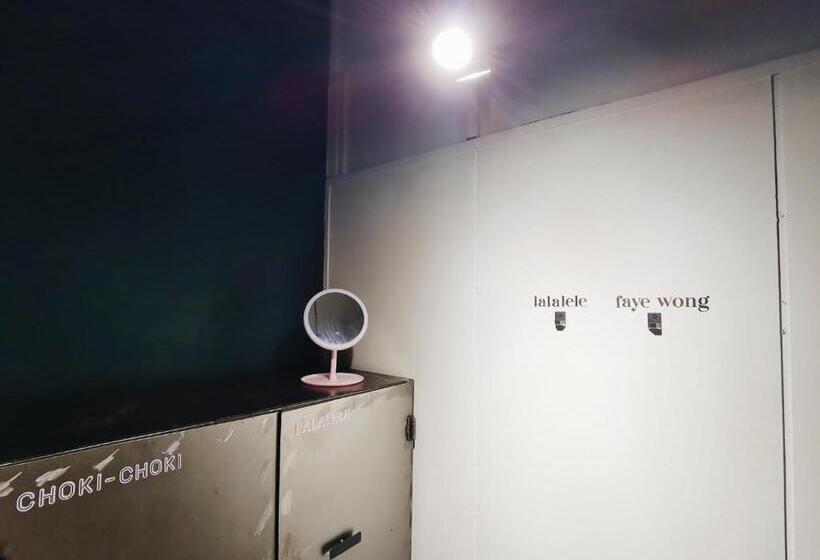 Номер Стандарт Четырехместный Совместный Санузел, Heahtitude