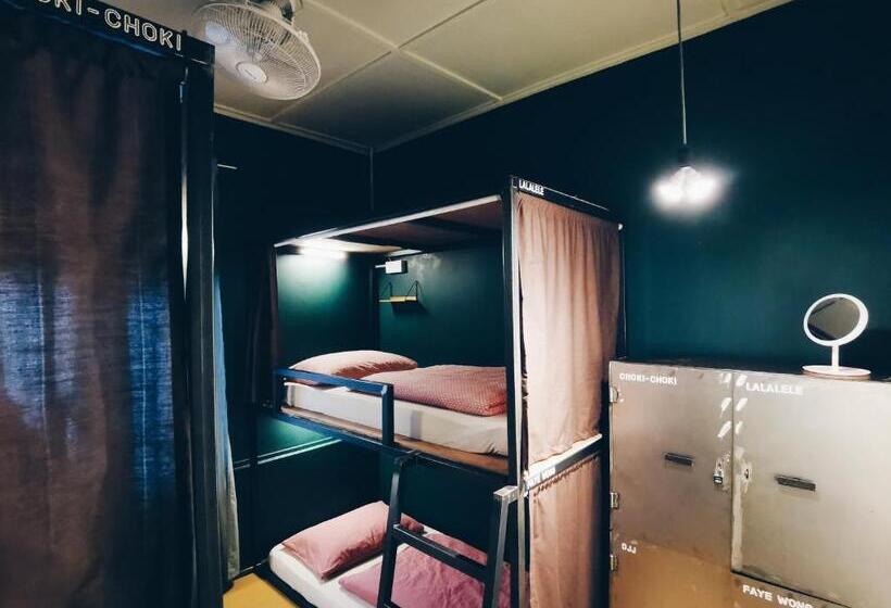 Номер Стандарт Четырехместный Совместный Санузел, Heahtitude