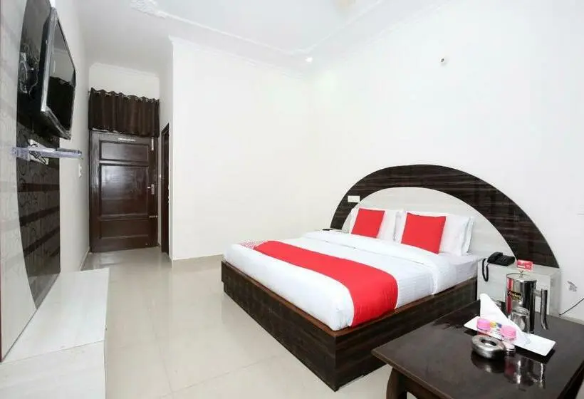 Classic Kolmen Hengen Huone, Kamal Palace
