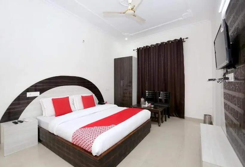 Classic Kolmen Hengen Huone, Kamal Palace