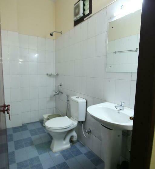 디럭스 룸, Jays Inn