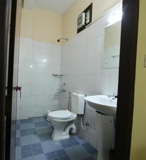 디럭스 룸, Jays Inn