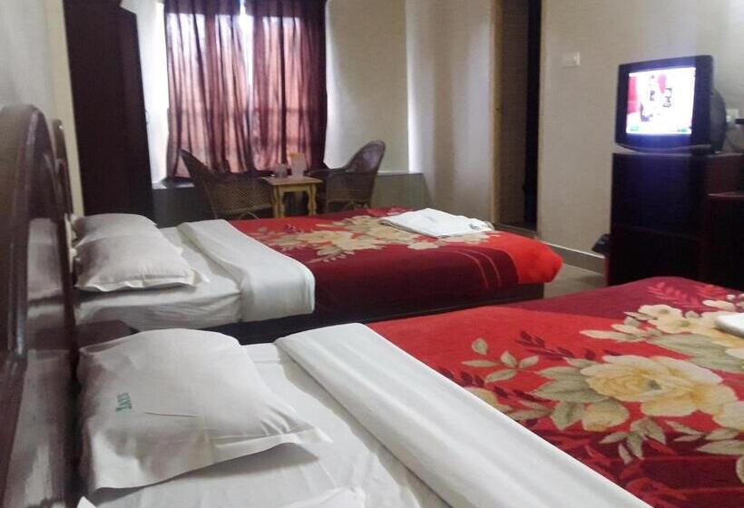 패밀리 룸, Jays Inn