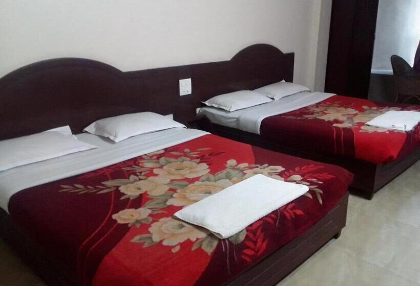 패밀리 룸, Jays Inn