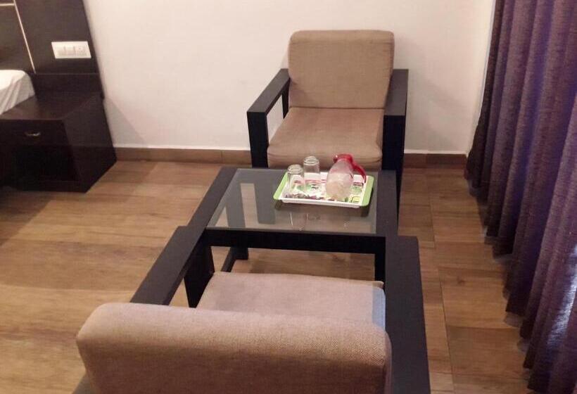 스탠다드 룸 킹사이즈 침대, Jays Inn