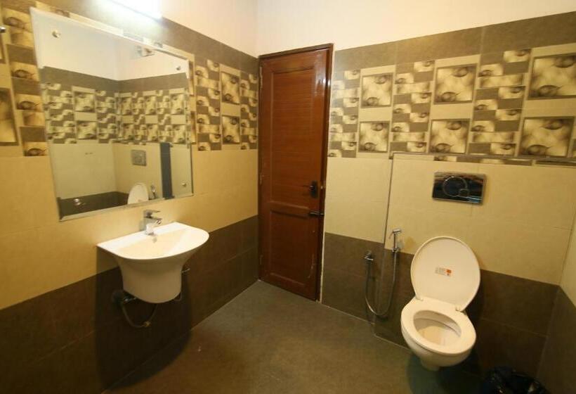 스탠다드 룸 킹사이즈 침대, Jays Inn