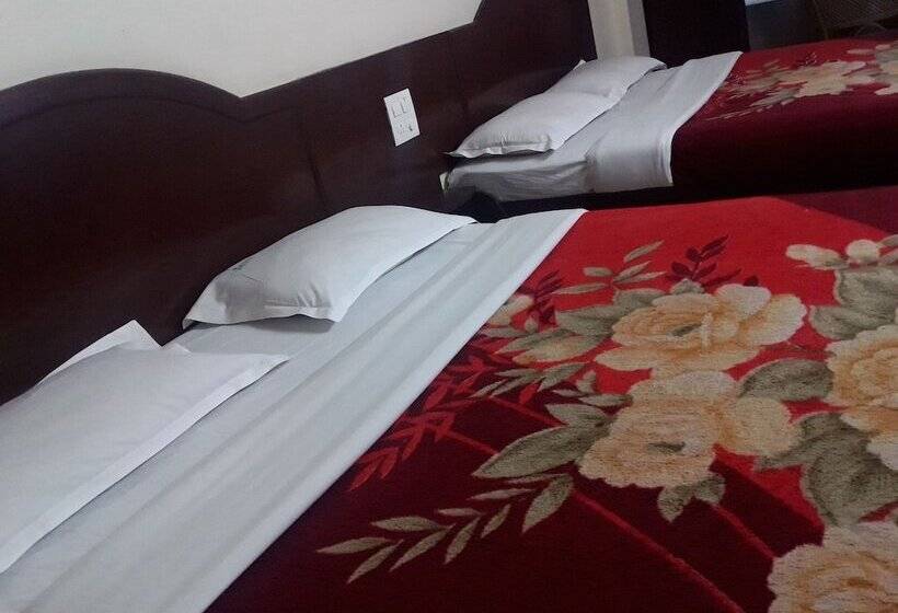 패밀리 룸, Jays Inn