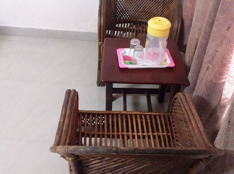 디럭스 룸, Jays Inn