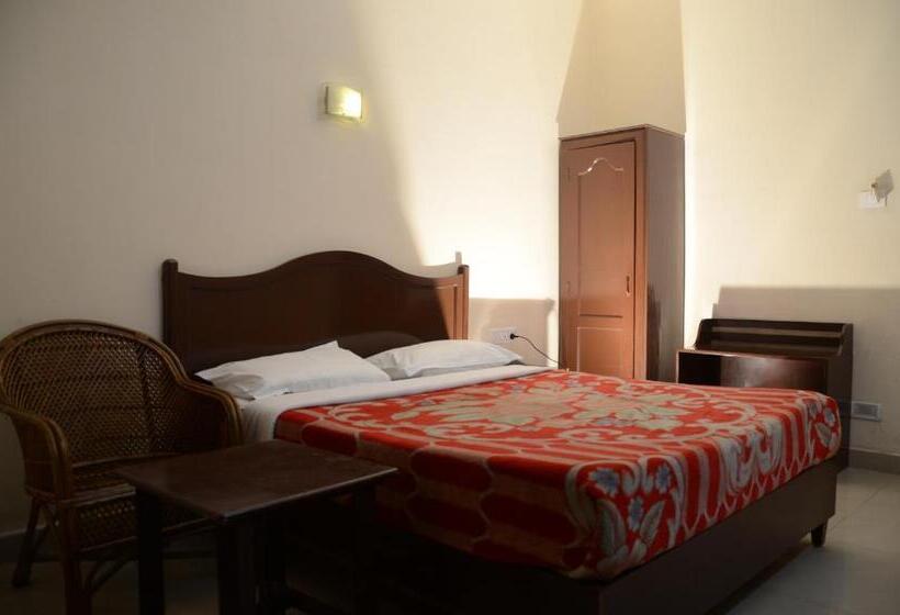 디럭스 룸, Jays Inn