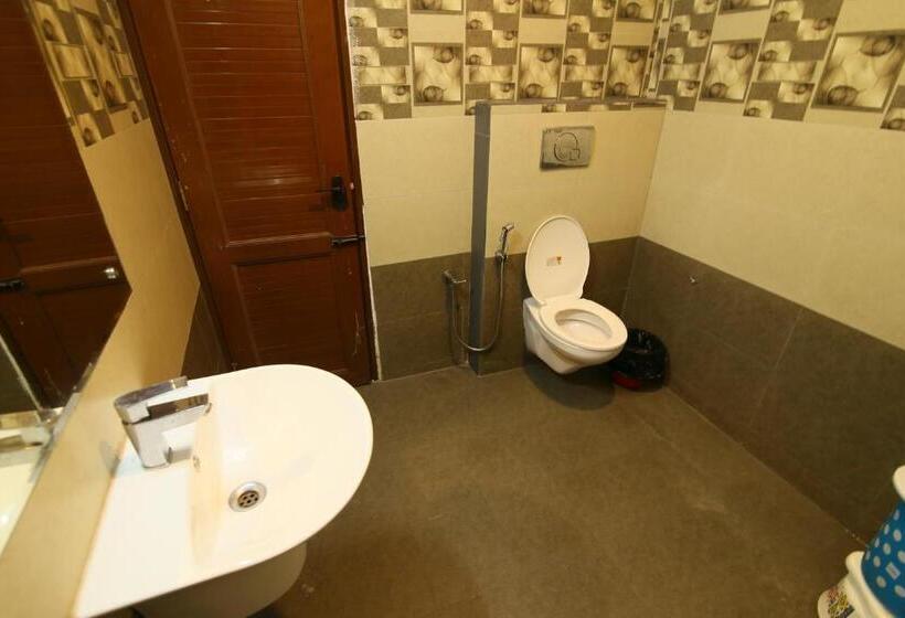 스탠다드 룸 킹사이즈 침대, Jays Inn