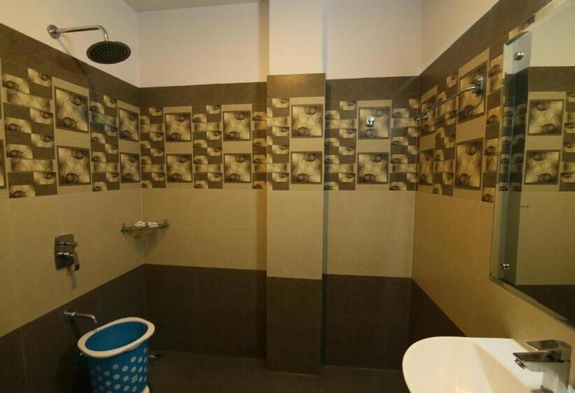 스탠다드 룸 킹사이즈 침대, Jays Inn