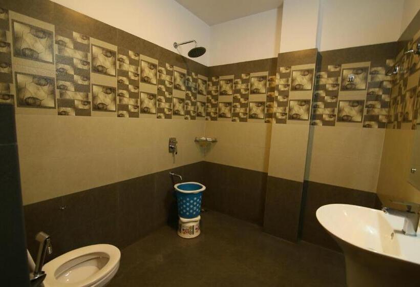 스탠다드 룸 킹사이즈 침대, Jays Inn