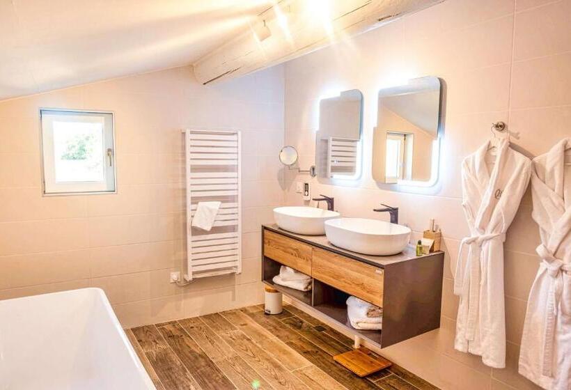 Люкс Вид на Сад, Domaine Ribiera, Hotel 5 Etoiles, Spa & Golf Forcalquier