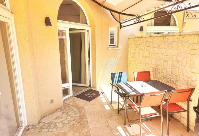 Люкс с Террасой, Domaine Ribiera, Hotel 5 Etoiles, Spa & Golf Forcalquier