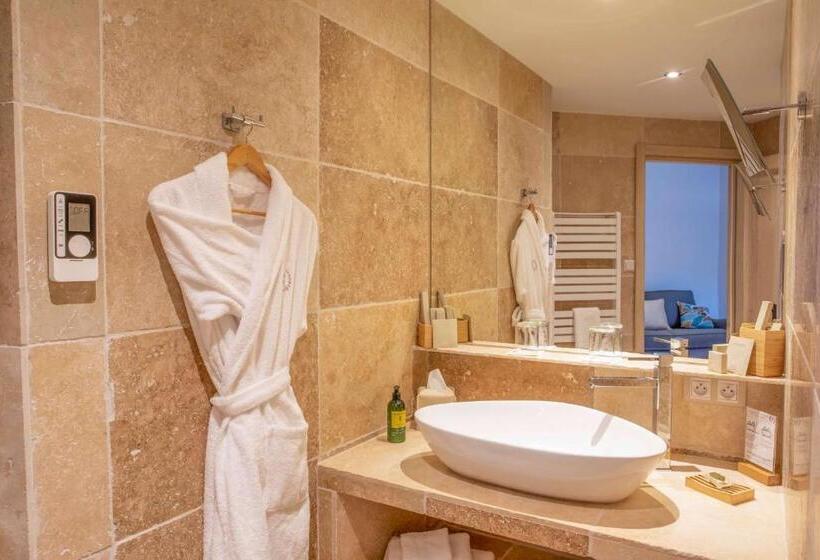 Люкс с Террасой, Domaine Ribiera, Hotel 5 Etoiles, Spa & Golf Forcalquier