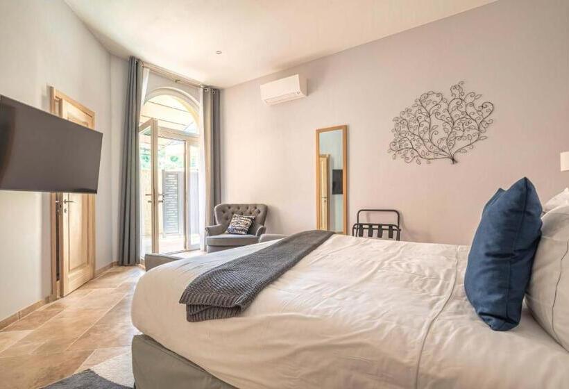 Люкс с Террасой, Domaine Ribiera, Hotel 5 Etoiles, Spa & Golf Forcalquier