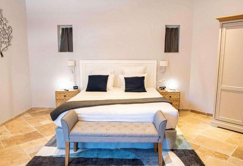 Люкс с Террасой, Domaine Ribiera, Hotel 5 Etoiles, Spa & Golf Forcalquier