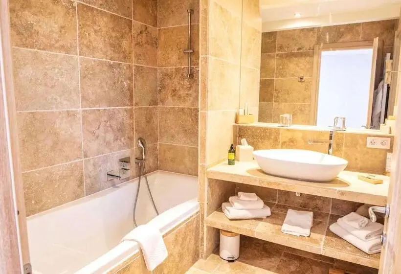 キングサイズベッドのスーペリアルーム, Domaine Ribiera, Hotel 5 Etoiles, Spa & Golf   Forcalquier