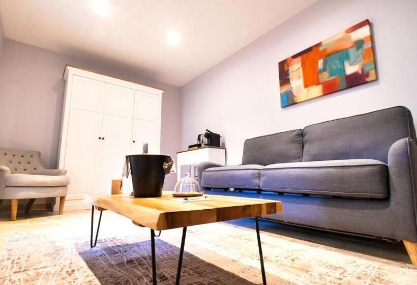 Люкс с гидромассажем, Domaine Ribiera, Hotel 5 Etoiles, Spa & Golf Forcalquier