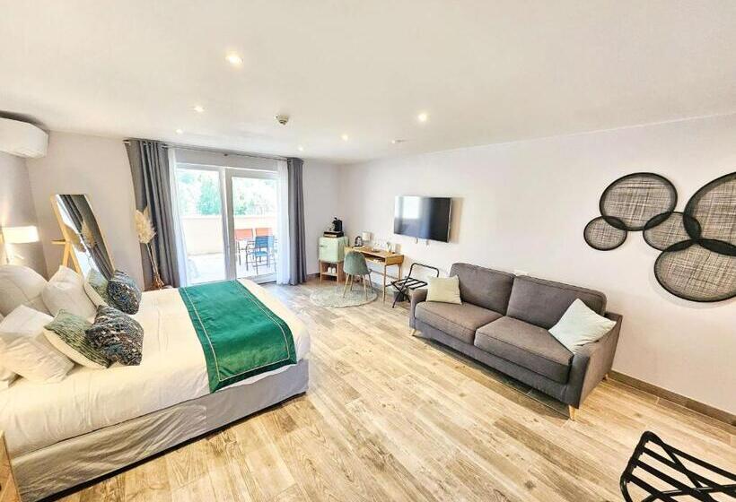 Полулюкс с Балконом, Domaine Ribiera, Hotel 5 Etoiles, Spa & Golf Forcalquier