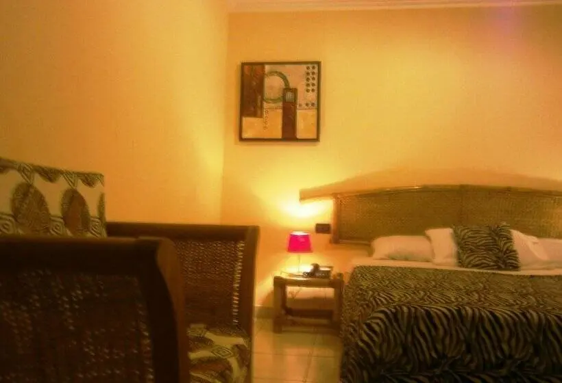 ダブルベッドスタンダードルーム, Accra Royal Castle Apartments & Suites