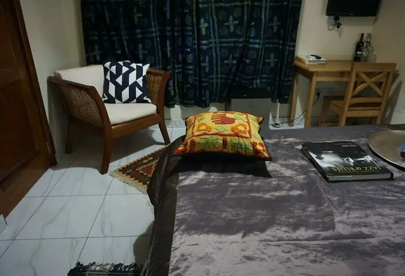 ダブルベッドスタンダードルーム, Accra Royal Castle Apartments & Suites