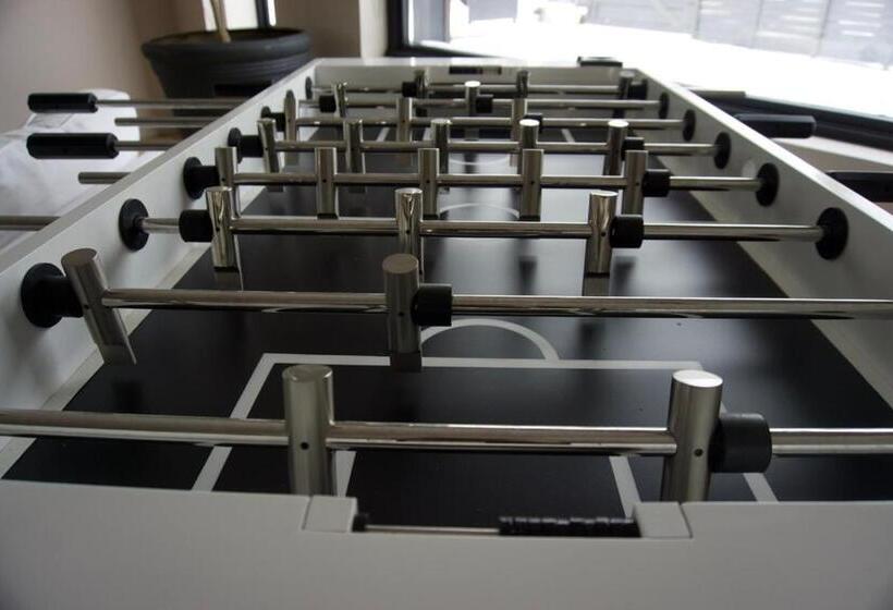 منزل 3 غرف نوم, The Lakeside Motel