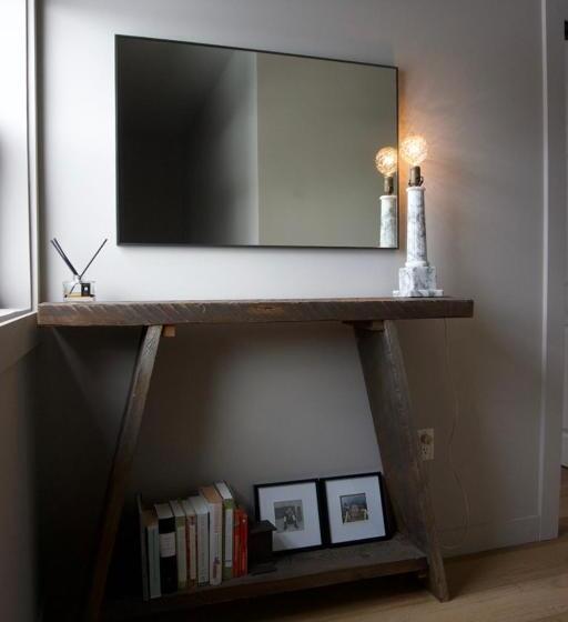 منزل 3 غرف نوم, The Lakeside Motel