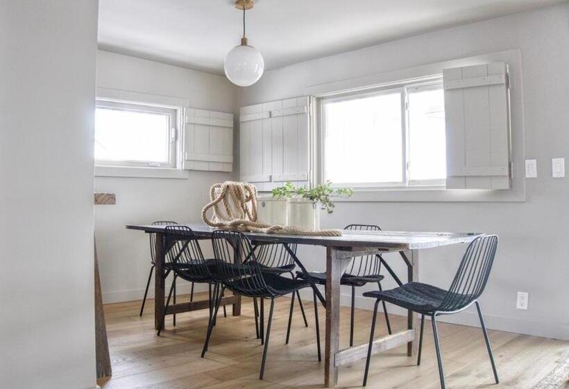 منزل 3 غرف نوم, The Lakeside Motel