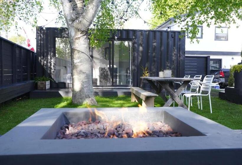 بنجلو ديلوكس, The Lakeside Motel