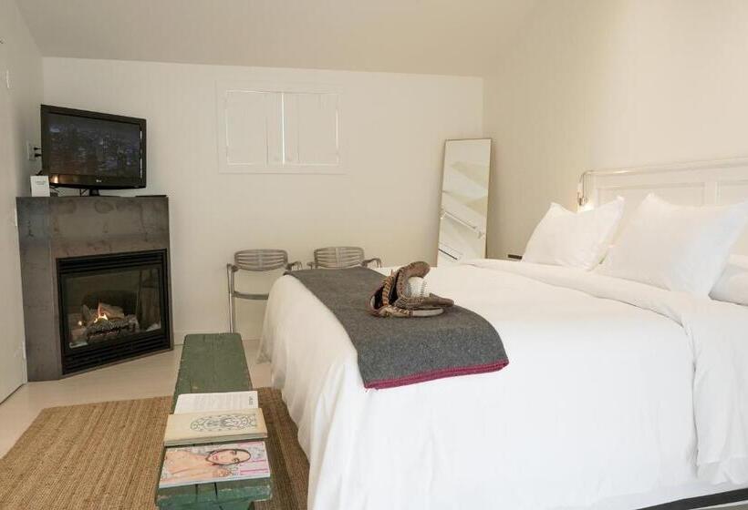 إستوديو قياسى سرير كينج, The Lakeside Motel