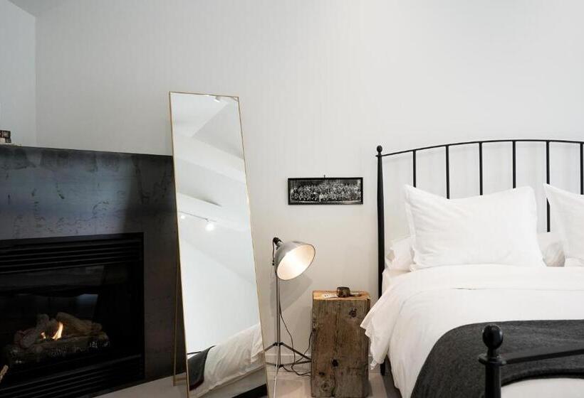 غرفة قياسية, The Lakeside Motel