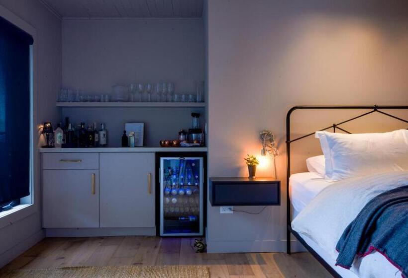 منزل 3 غرف نوم, The Lakeside Motel