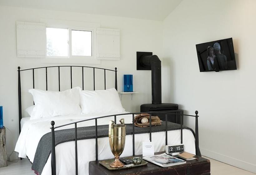 غرفة قياسية, The Lakeside Motel