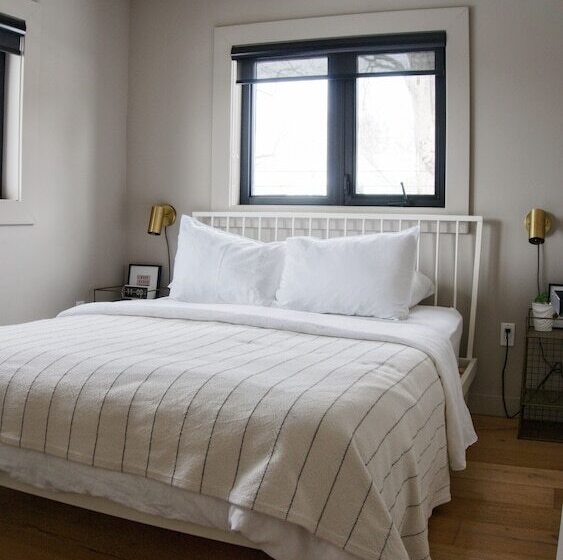 منزل 3 غرف نوم, The Lakeside Motel