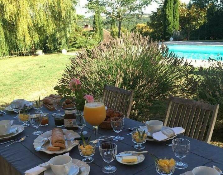 コンフォートルーム, Le Clos De Mara