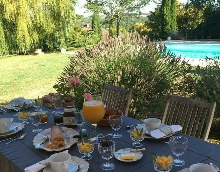 コンフォートルーム, Le Clos De Mara