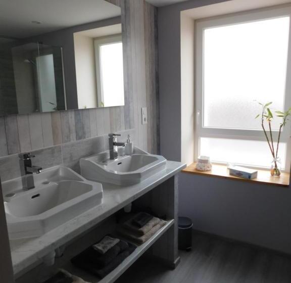 חדר משפחתי, Monts Et Reves