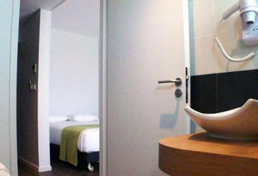 标准间, De La Louee