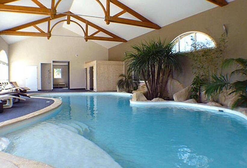 高级大房间, De La Louee