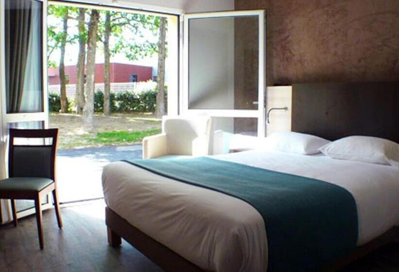 高级大房间, De La Louee