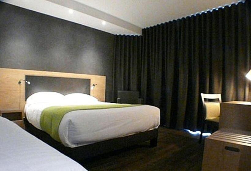 标准三人间, De La Louee