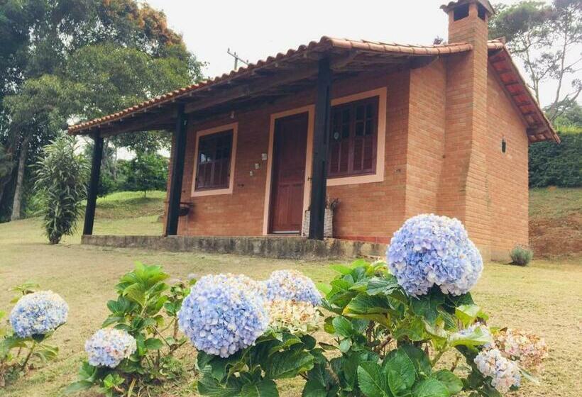 Quarto Triplo Estandar com Sacada, Ibitiaçu Chales