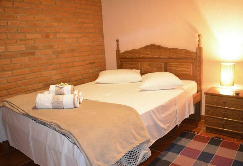 Quarto Triplo Estandar com Sacada, Ibitiaçu Chales