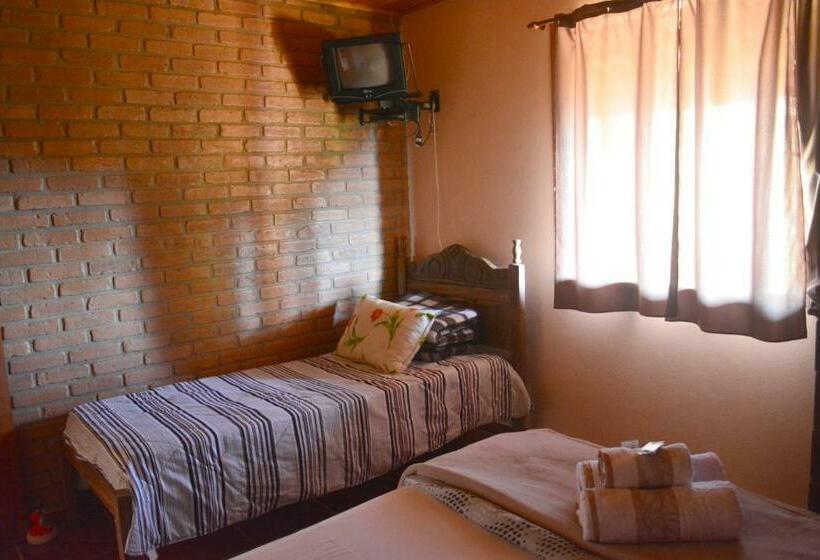 Quarto Triplo Estandar com Sacada, Ibitiaçu Chales