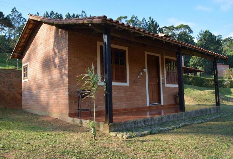 Quarto Triplo Estandar com Sacada, Ibitiaçu Chales