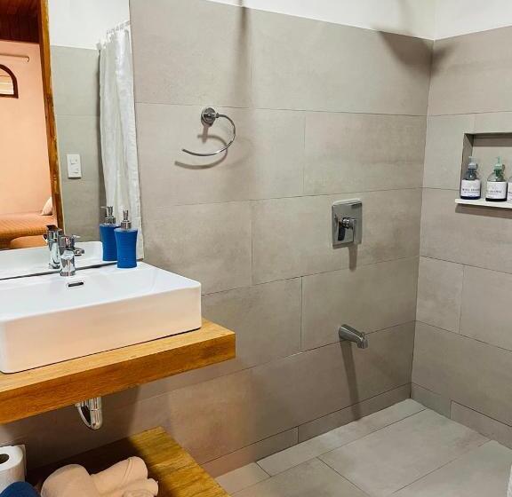 스탠다드 트리플 룸, Ocotal Bed & Breakfast